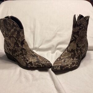 ZigiNY Womens Ankle Boots Snake Print Western Zip Up Low Heel Boots Size 7M